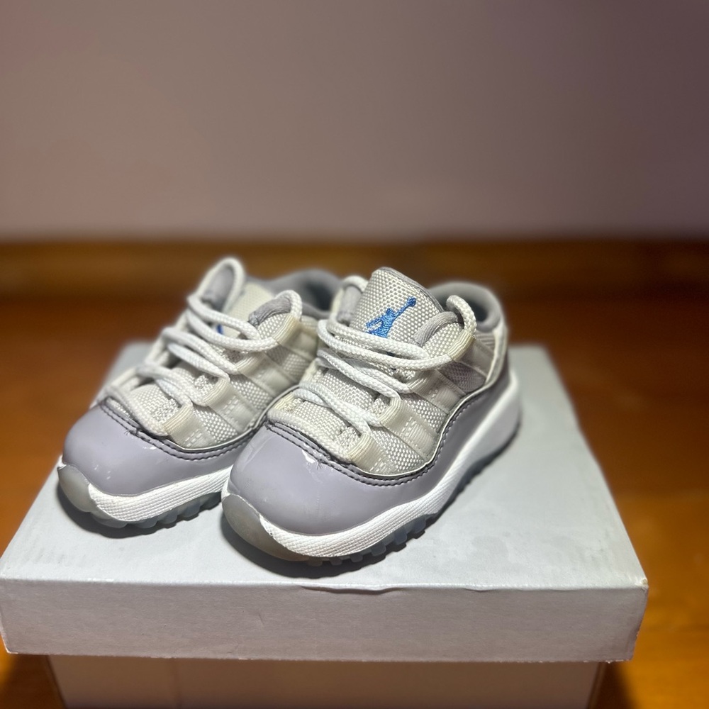 Jordan 11 Retro Low (5C)